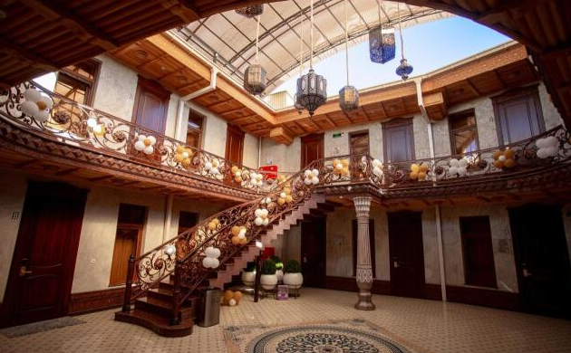 Sandhill Hotel